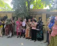 मुंबई :  वर्सोवा में 25 बांग्लादेशी नागरिकों को गिरफ्तार किया