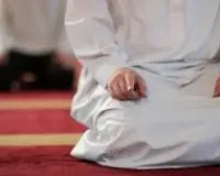 मुंबई एयरपोर्ट पर नमाज शेड की मांग पर राजनीति तेज, हाईकोर्ट ने एमएमआरडीए से मांगा जवाब