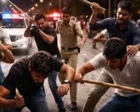 मुंबई : वर्ली के पास कार पर सॉफ्ट ड्रिंक फेंकने के विवाद में युवक पर बांस के डंडों से हमला, 3 घायल 