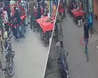 मुंबई : मानखुर्द में चाकू से हमला कर 28 साल के फालूदा बेचने वाले की हत्या, सीसीटीवी में घटना कैद