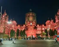 मुंबई : गुड़ी पड़वा की पूर्व संध्या पर रोशनी से जगमगाया छत्रपति शिवाजी महाराज टर्मिनस