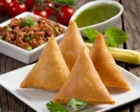 इंदौर : चाय आधी, छोटे हुए समोसे और तवा रोटी गायब… गैस किल्लत में सिकुड़ा ‘स्वाद’ का शहर