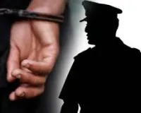 मुंबई : वर्दी की आड़ में अपहरण और लूटे 10,000 डॉलर, मुंबई में दो पुलिस कांस्टेबल गिरफ्तार