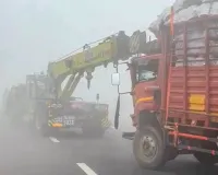 मुंबई : दिल्ली-मुंबई एक्सप्रेस-वे पर भीषण सड़क हादसा, प्याज लदा ट्रक दूसरे वाहन में घुसा, ड्राइवर की हालत गंभीर