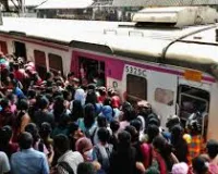 मुंबई : इस महीने बढ़ जाएगी वेस्टर्न रेलवे पर 17-15 डिब्बों की लोकल सर्विस, मई तक 15 डिब्बों के 250 सर्विस का आकड़ा होगा पार