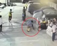 मुंबई: 4 साल के बच्चे को जमीन पर पटका, लोहे की रॉड से किया वार...मासूम से पिता के झगड़े का लिया बदला