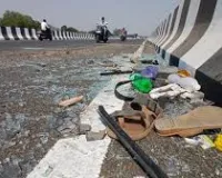 ठाणे : सीमेंट मिक्सर और ईको वैन की भीषण टक्कर में 11 लोगों की मौत 