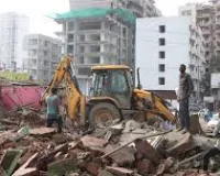 मुंबई : पुलिस की बड़ी कार्रवाई: हिस्ट्रीशीटर को देश निकाला, अवैध निर्माण ध्वस्त