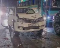  मुंबई : दहिसर ब्रिज पर तेज़ रफ़्तार फॉर्च्यूनर–किआ टक्कर में कई घायल