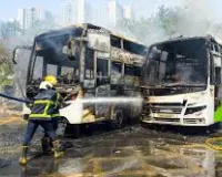 मुंबई : वडाला में आग से निजी बसों का नुकसान