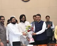 मुंबई : सड़क सुरक्षा अभियान में सेलिब्रिटी जोड़ी की भागीदारी