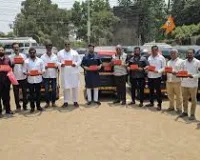 डोंबिवली : मनसे ने कल्याण-डोंबिवली में ऑटो पर मराठी स्टिकर लगाए