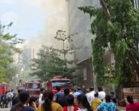 बोरीवली के Annex Mall में लगी आग, वेस्टर्न एक्सप्रेस हाईवे के पास मची अफरा-तफरी