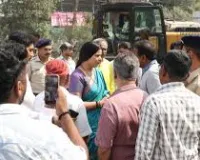 मुंबई : मेयर रितु तावड़े ने कंक्रीटीकरण और गाद सफाई कार्यों का किया निरीक्षण