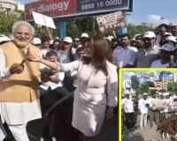 ‘कॉकरोच प्रोटेस्ट’ बना विरोध का नया प्रतीक? ठाणे के युवाओं ने मोदी सरकार की नीतियों के खिलाफ शुरू किया अभियान