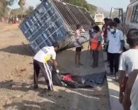 पालघर में भीषण सड़क हादसा: शादी समारोह में जा रहे वाहन की कंटेनर से टक्कर, 5 की मौत; 25 घायल