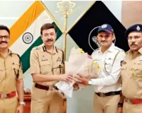 ठाणे: चोरी की SUV का 8 किमी तक पीछा कर आरोपी को पकड़ा, ट्रैफिक पुलिसकर्मी को किया गया सम्मानित