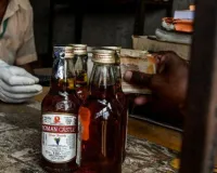 पुणे जहरीली शराब कांड: 19 मौतों के बाद एक्साइज विभाग का बड़ा एक्शन, मिथेनॉल नेटवर्क पर शिकंजा