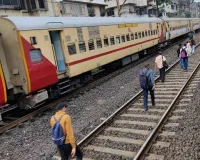 मुंबई: 'सिग्नल, यार्ड और कार शेड से ट्रेन में न चढ़ें यात्री', सेंट्रल रेलवे ने दी चेतावनी