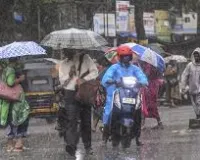 मुंबई में फिर बरसे बादल, दक्षिण मुंबई समेत उपनगरों में तेज बारिश का अलर्ट