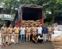 आलू की बोरियों के पीछे छुपाया था ₹27.93 लाख का गुटखा: पालघर पुलिस ने हाइवे पर पकड़ा आयशर टेम्पो, ₹47.93 लाख का माल जब्त, 2 गिरफ्तार