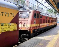 मुंबई : महालक्ष्मी एक्सप्रेस में धुआं उठने से हड़कंप, कई ट्रेनों की आवाजाही में हुई देरी