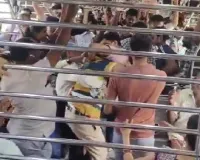 मुंबई: लोकल ट्रेन में फिर खूनी झड़प, सीट को लेकर यात्रियों में झगड़ा; तीन घायल