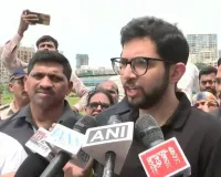 मुंबई में मैदानों को बचाने के लिए आदित्य ठाकरे की तिरंगा यात्रा, कहा, 17 मैदानों का रिजर्वेशन बदला