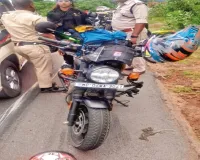 मुंबई : ट्रेलर ने मुंबई की महिला बाइक राइडर को कुचला, अस्पताल में मौत