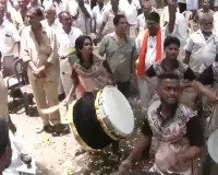 मराठी सीखने के लिए ऑटो-टैक्सी चालकों को एक साल की मोहलत, मुंबई में ड्राइवरों ने मनाया जश्न