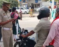 लखनऊ : उत्तर प्रदेश में बाइक पर पीछे बैठने वाले के लिए भी हेलमेट अनिवार्य... नहीं पहनने पर कटेगा चालान