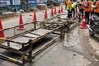 मुंबई विक्रोली में मेट्रो निर्माण में लापरवाही... लोहे का भारी बैरिकेड गिरने से बाइक सवार की मौत, FIR दर्ज