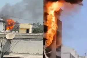 मुंबई के अंधेरी इलाक़े में मदीना मस्जिद नाम की एक इमारत में सिलेंडर फटने से आग लग गई