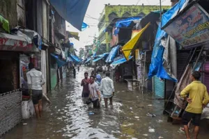 मुंबई में बारिश की वजह से आम जन-जीवन बुरी तरह से प्रभावित
