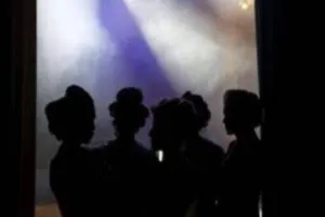 अज्ञात कॉल करने वाले ने मुंबई पुलिस को वेश्यावृत्ति के रैकेट का भंडाफोड़ करने में मदद की