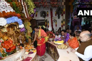 अमित शाह पहुंचे मुंबई के सिद्धिविनायक मंदिर, ‘लालबागचा राजा’ के भी करेंगे दर्शन