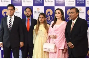 मुकेश अंबानी के परिवार के सदस्यों को 2015 ब्लैक मनी एक्ट के तहत आयकर विभाग ने नोटिस भेजा है