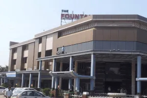 ठाणे ग्रामीम के फाउंटेन होटल में दो समूहों के बीच झड़प में कम से कम 13 लोग घायल