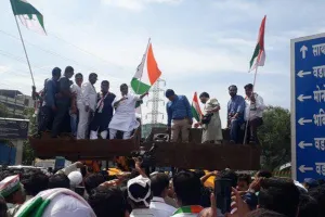 एनसीपी मुंबई के अध्यक्ष नवाब मलिक ने मुंबई पुल के उद्घाटन में देरी का आरोप लगाया, खुद खोलने की धमकी दी