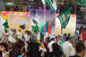 मुंबई में ईद-ए-मिलाद-उन-नबी धूमधाम से मनाया गया