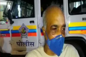 मुंबई में एक पूर्व नौसेना अधिकारी की पिटाई करने के बाद शिवसेना के कार्यकर्ताओ के खिलाफ FIR