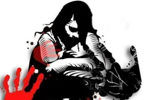 महिला पुलिस  के साथ कथित रूप से बलात्कार करने के आरोप में तीन लोगों के खिलाफ FIR