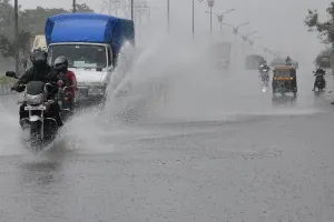 मुंबई के निवासियों को लगातार दो दिनों से बारिश के बाद मिली थोड़ी राहत