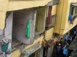 ठाणे जिले के राबोडी क्षेत्र में चार मंजिली जर्जर इमारत गिरने से दो लोगों की मौत