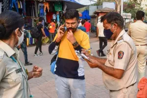 मुंबई पुलिस ने गणेश उत्सव से पहले मुंबई में मास्क नहीं पहनने वालों पर कार्रवाई