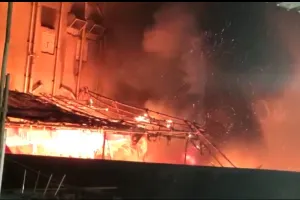 मुंबई के कुर्ला इलाके में लगी आग