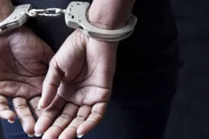 ठाणे शहर में एक होटल के कमरे में पुलिस ने छापा मारा पीएसएल मैचों पर सट्टा लगाने के आरोप में दो लोगों को गिरफ्तार किया