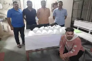 कल्याण रेलवे स्टेशन पर आरपीएफ  द्वारा 40 लीटर देशी शराब के साथ एक व्यक्ति गिरफ्तार