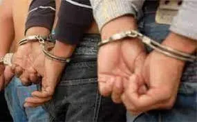 मुंबई पुलिस एसएस शाखा द्वारा मलाड पश्चिम में जुआ ऑनलाइन लॉटरी पर छापेमारी,14 गिरफ्तार