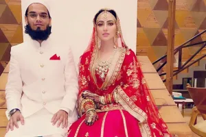 बॉलीवुड की शानो शौकत छोड़  सना खान मौलवी से किया निकाह...